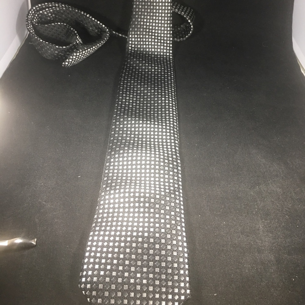 Silver and Black Geometric pattern Men’s Necktie